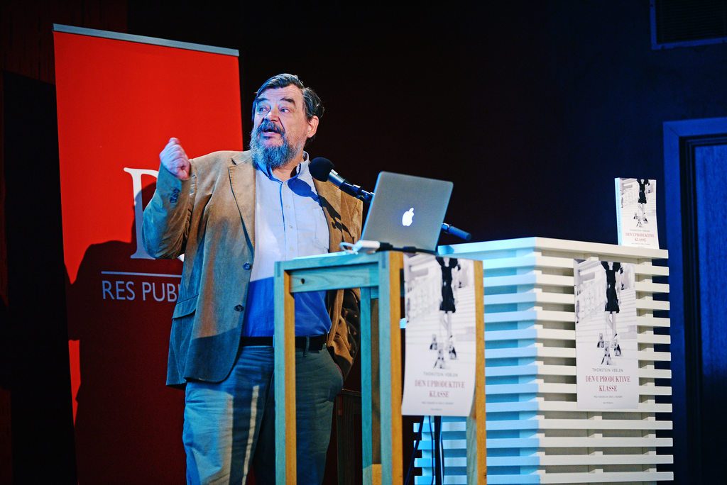 Økonom Erik S. Reinert har skrevet forordet til nyutgivelsen av Thorstein Veblens bok "Den uproduktive klasse". Foto: Jan-Erik Østlie